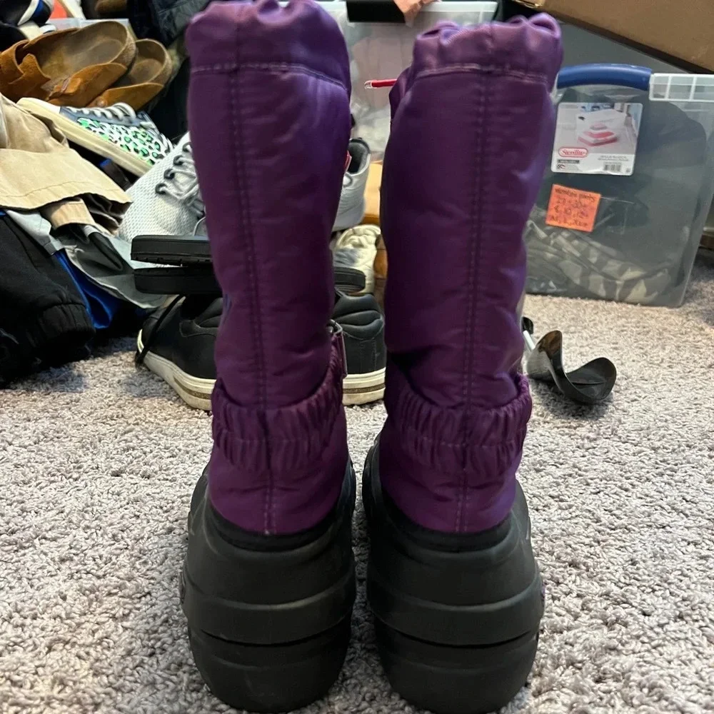 Sorel x Disney Frozen youth snow boots size 6